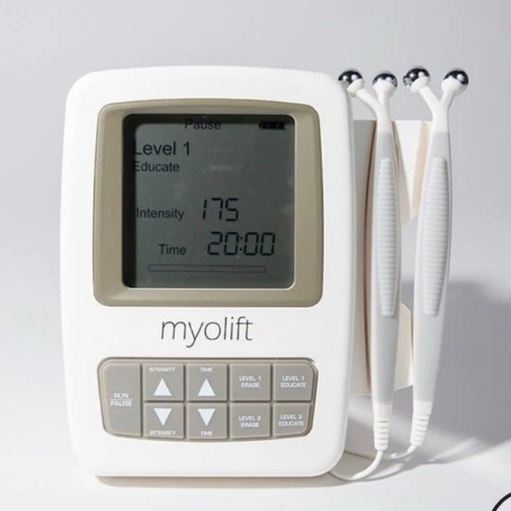 Myolift Mini 7e Microcurrent Device - 3 pair sealed Conductive Gloves